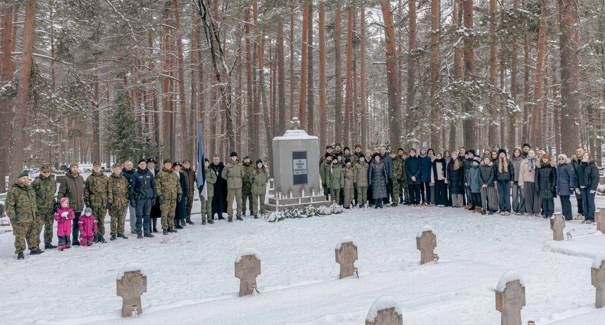 Laupäeva hommikul koguneti erinevates Võrumaa paikades, sealhulgas linnakalmistul, et mälestada vabadusvõitlejaid. FOTOD: Aigar Nagel